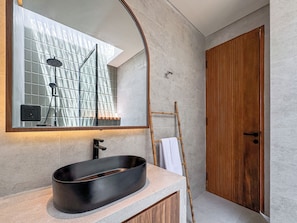 Shower, free toiletries, hair dryer, slippers