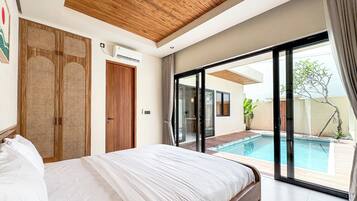 Cofres nos quartos, escrivaninha, espaço de trabalho para notebook