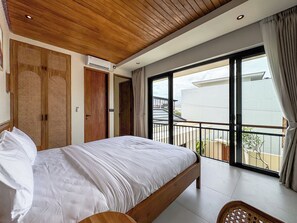 Vila conforto, 1 quarto, piscina particular | Cofres nos quartos, escrivaninha, espaço de trabalho para notebook