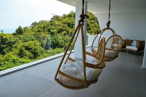 Tempat tidur bayi