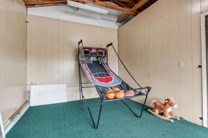 Game room - *Family Fun*Pool*Central*Airport (Cheektowaga)