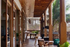 Outdoor dining - Coast 67 Boutique Hotel (Ahangama)
