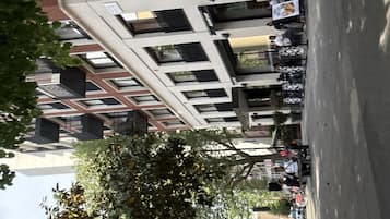 Habitació doble clàssica, pati | Planxa i posts de planxar i wifi gratuïta