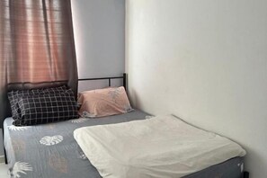 Cribs/infant beds