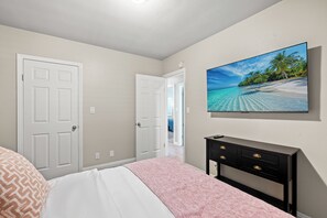 Travel crib, free WiFi
