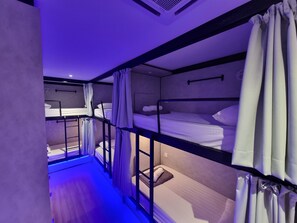 Dormitorio compartido básico | Wifi gratis y ropa de cama