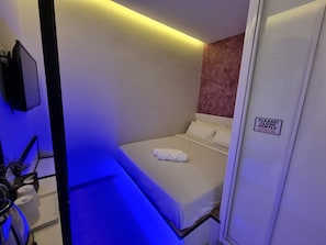 Chambre, 1 grand lit, non-fumeurs, salle de bains privée | Wi-Fi gratuit