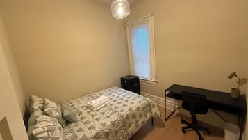 1 chambre, fer et planche à repasser, Wi-Fi, literie fournie