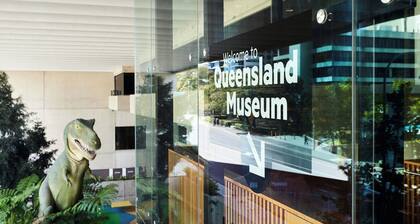 2-bedroom house in serene South Brisbane with AC