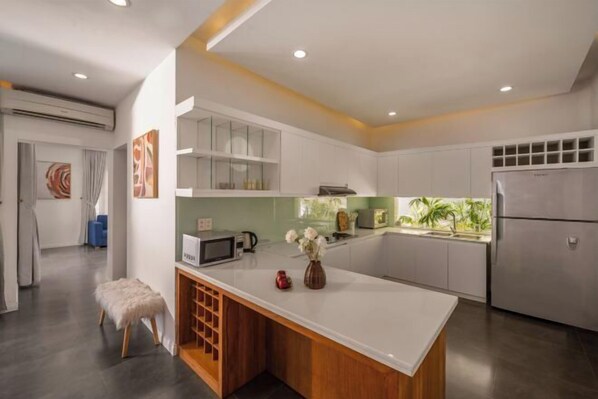 Private kitchen - Serene 4BR Villa w/ Private Pool & Near the Beach (Da Nang)