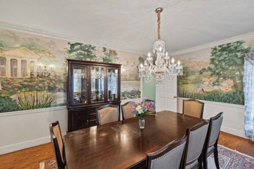 Peaceful Vintage Home with Private Lake in Redding, CT.