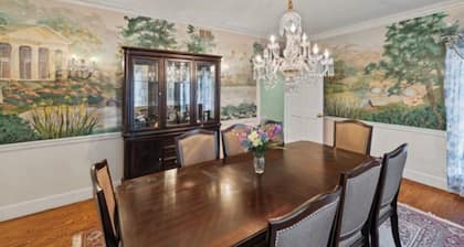 Peaceful Vintage Home with Private Lake in Redding, CT.