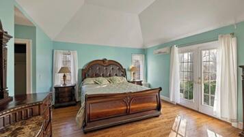 5 bedrooms, free WiFi, bed sheets