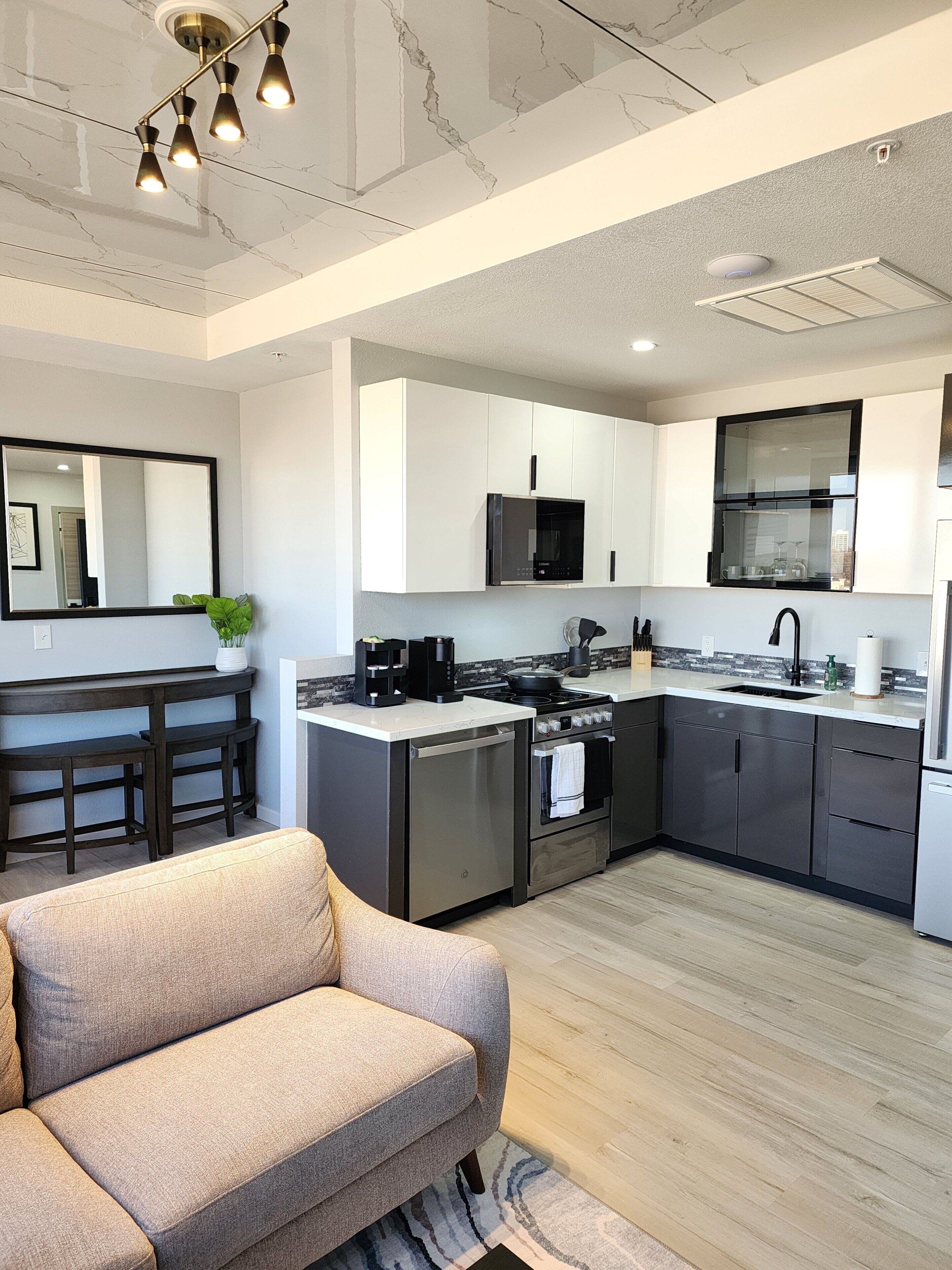 Deluxe Apartment, City View | Living area | 50-inch TV with digital channels, streaming services