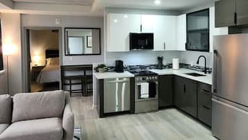 Appartamento Luxury, vista città | Ferro/asse da stiro, Wi-Fi gratuito, lenzuola