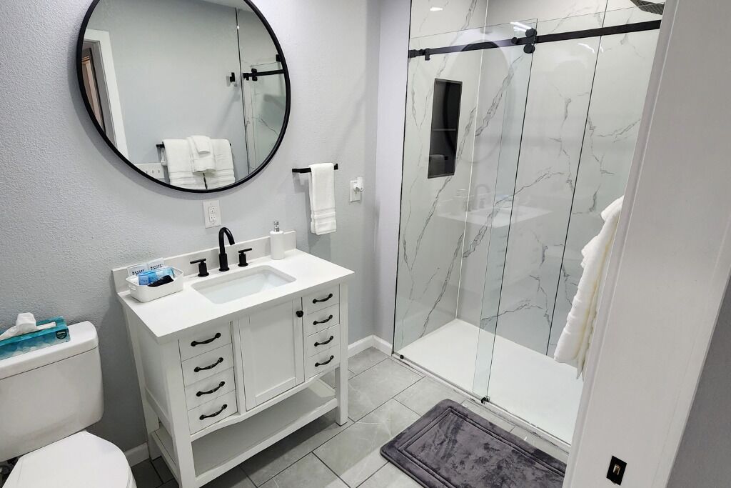 Shower, free toiletries, hair dryer, towels