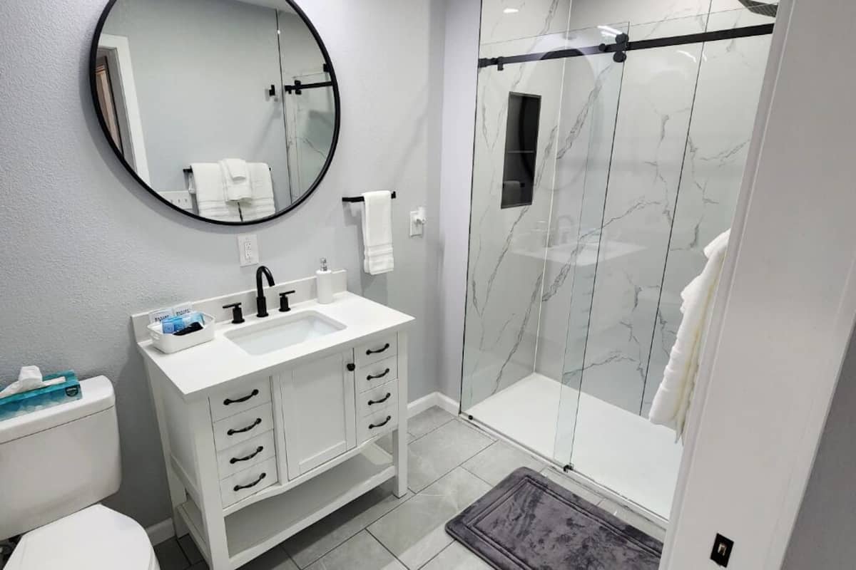 Shower, free toiletries, hair dryer, towels