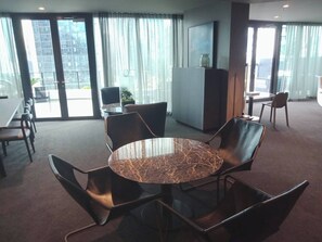 Apartment, 2 Schlafzimmer, Stadtblick | Lounge