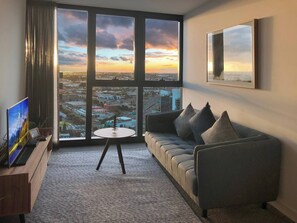 Apartment, 2 Bedrooms, City View | Living room