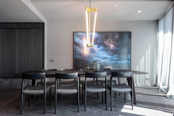 Apartment, 2 Bedrooms, City View | Dining