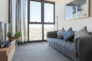 Apartment, 2 Bedrooms, City View | Living room