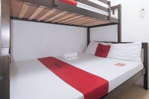 Room - RedDoorz @ LYOTO Bed and Breakfast near NAIA Terminal (Pasay)