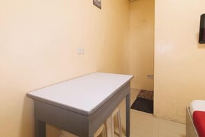 Room - RedDoorz @ LYOTO Bed and Breakfast near NAIA Terminal (Pasay)