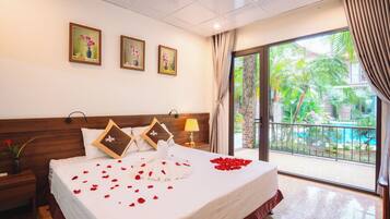 Dobbeltrom – standard, hageutsikt | Individuelt dekorert, individuelt innredet og skrivebord