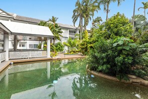 Outdoor pool - Cairns Tropical Bliss Swim In - Out Apt (Cairns North)