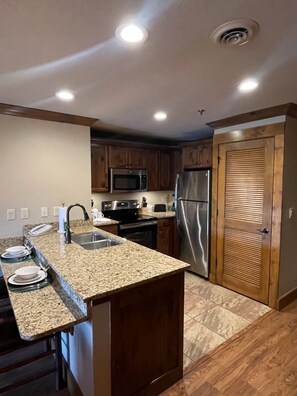 Microwave, oven, stovetop, dishwasher - Luxury 2BR Villa with 2 Full Kitchens - Westgate Smoky Mountains, Gatlinburg (Gatlinburg)
