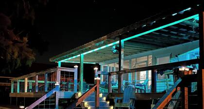 Horseshoe Lake - Newly Renovated Modern Lakehouse