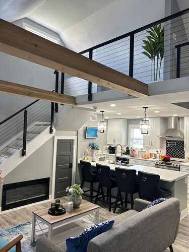 Newly Renovated Modern Lakehouse