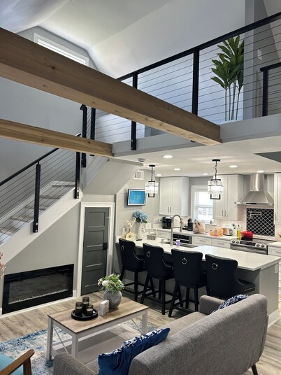 Newly Renovated Modern Lakehouse