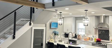 Micro-ondes, four, plaque de cuisson, lave-vaisselle