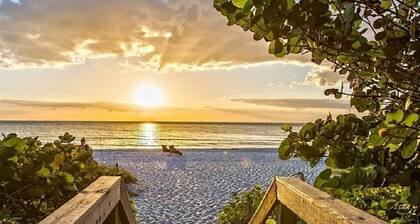 Renovated Bonita Springs Getaway - Pool • Gym • Beaches • Historic Downtown