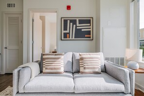 TV, stereo - Blueground | Cambridgeport, rooftop, nr MIT (Cambridge)