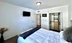 3 bedrooms, desk, iron/ironing board, free WiFi