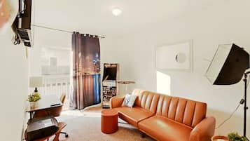 Smart TV, fireplace, video games, books