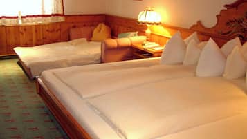 TIROL Hotel Premier | In-room safe, free WiFi