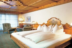 TIROL Hotel Premier | In-room safe, free WiFi