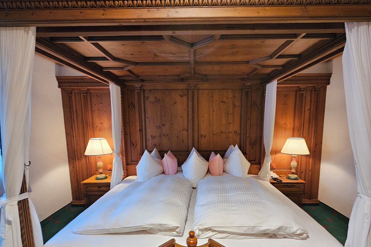 TIROL Hotel Austrian Suite | 客房內保險箱、免費無線上網