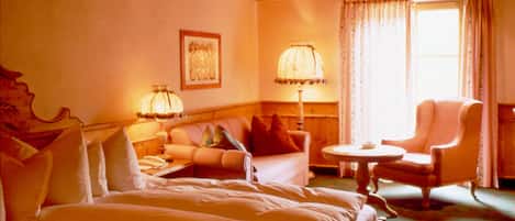 TIROL Hotel Premier | Coffres-forts dans les chambres, Wi-Fi gratuit
