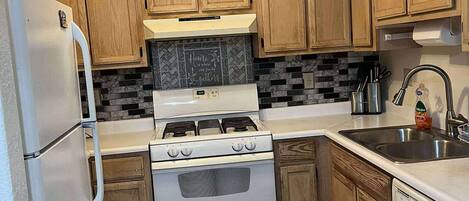 Fridge, microwave, stovetop, dishwasher