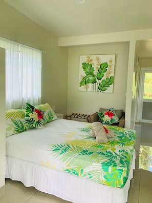 Classic Studio Suite, 1 Queen Bed, Air conditioning | Iron/ironing board, free WiFi