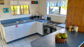 Casa conforto, 2 quartos, ar-condicionado | Cozinha privada