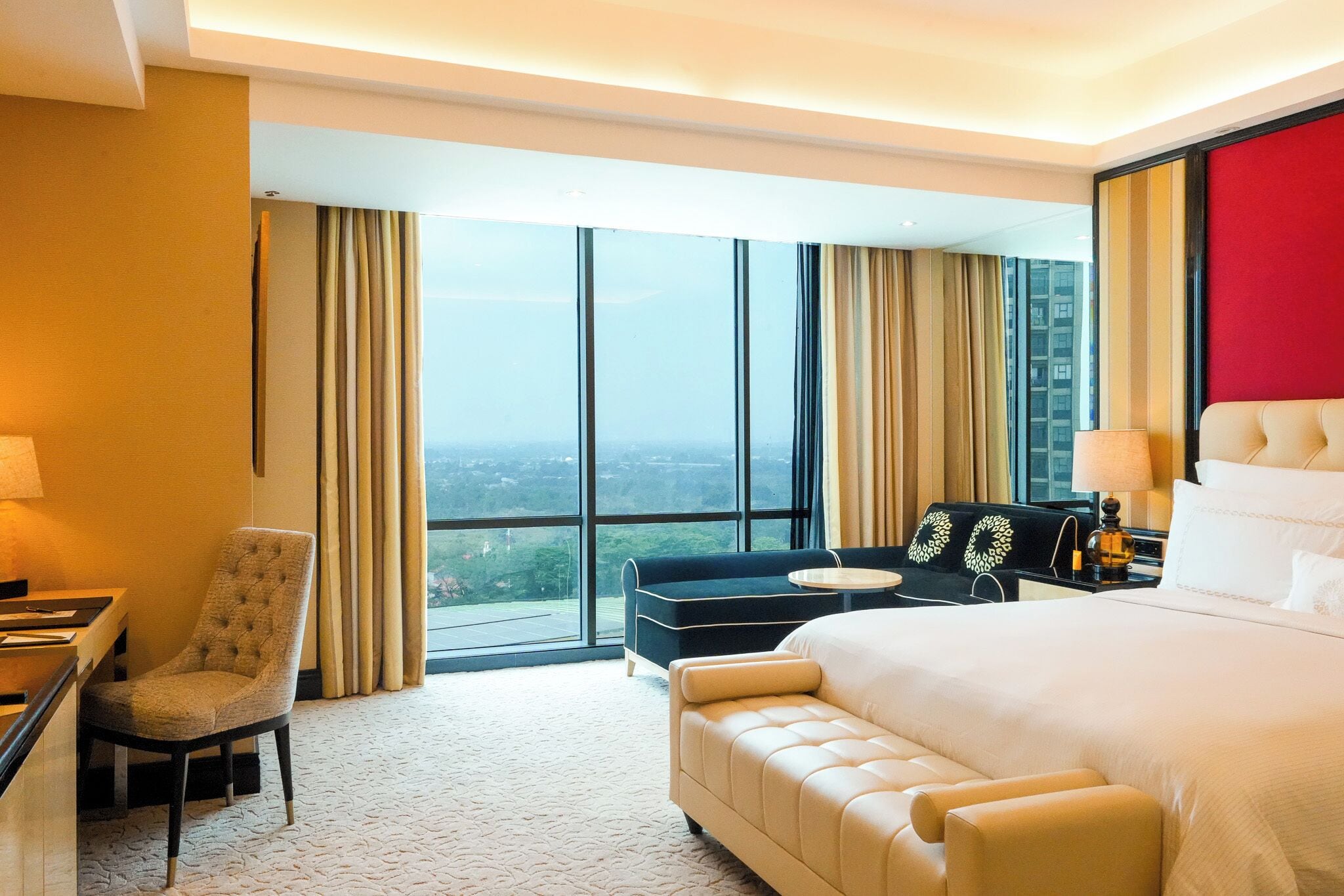 Executive kamer | Luxe beddengoed, pillowtop-bedden, een minibar met enkele gratis items
