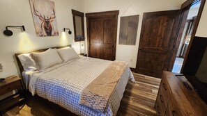 Iron/ironing board, WiFi, bed sheets, wheelchair access