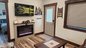 テレビ、暖炉