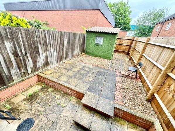 Terrace/patio - Northampton Oasis Retreat - 3-4 Bedroom House (Northampton)