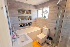 Douche, serviettes fournies